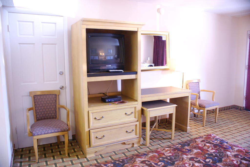 Bayview Inn And Suites Atlantic City Room photo