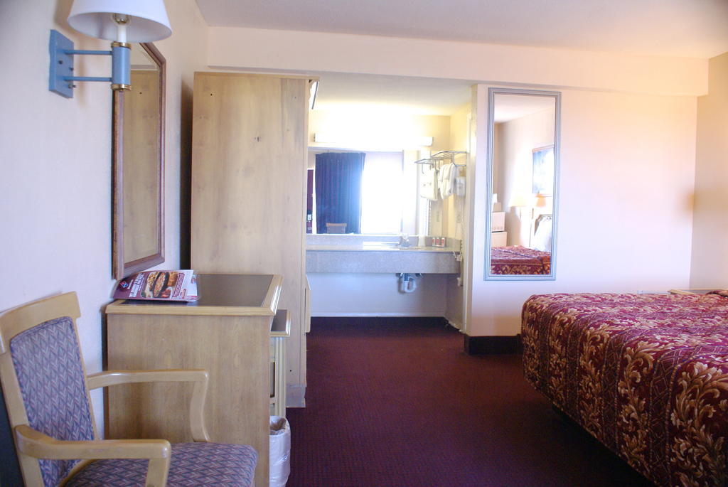 Bayview Inn And Suites Atlantic City Room photo
